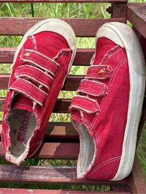 ROXY Shoes SKIPPER Sneakers Slip On Red Canvas White Size 7.5